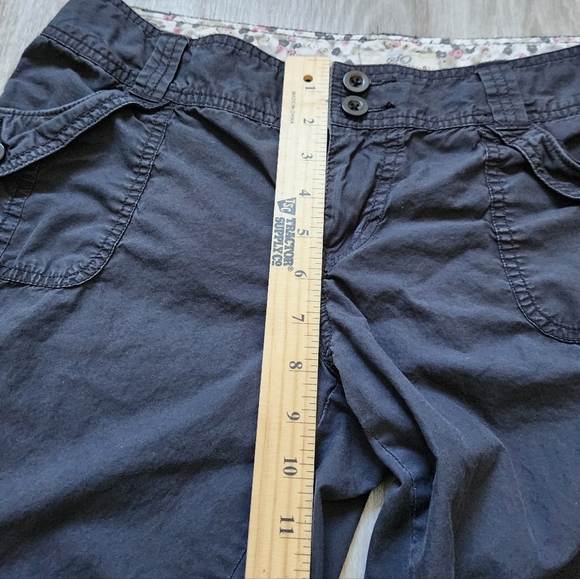 SO Wear it Declare It Black Capri Pants Y2K Style, Low Rise, Juniors Size 9 - Picture 8 of 9